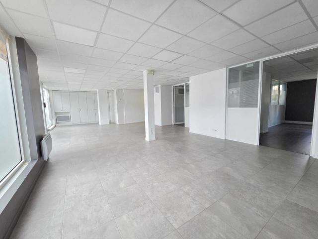 Local commercial 184m2 situé à proximité de la gare de Pontault Combault