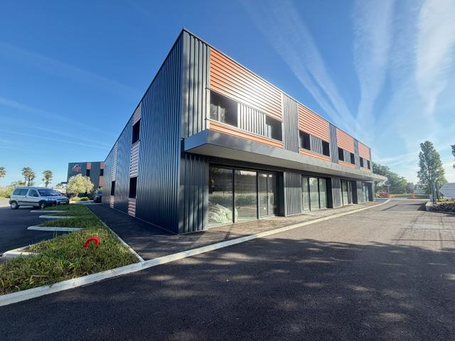 Local commercial 110M2 SERRES CASTET