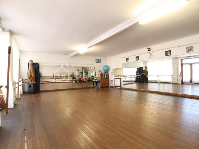 Local commercial 112 m² avec belle vitrine à Bédarieux