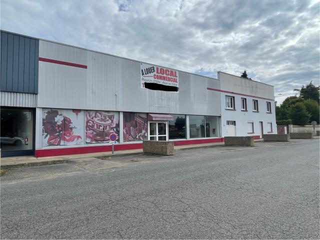 LOCAL COMMERCIAL 1300 m2 et entrepot 550 m2 en bord de RCEA et A79