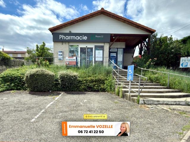 Local commercial 135 m² – Axe passant & Parking privé – Cournon d’Auvergne