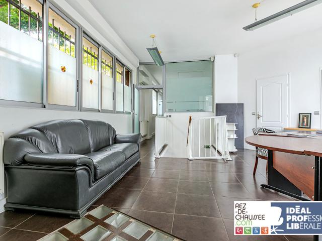 LOCAL COMMERCIAL + 1 ESPACE EN SOUPLEX CENTRE VILLE ISSY LES MOULINEAUX