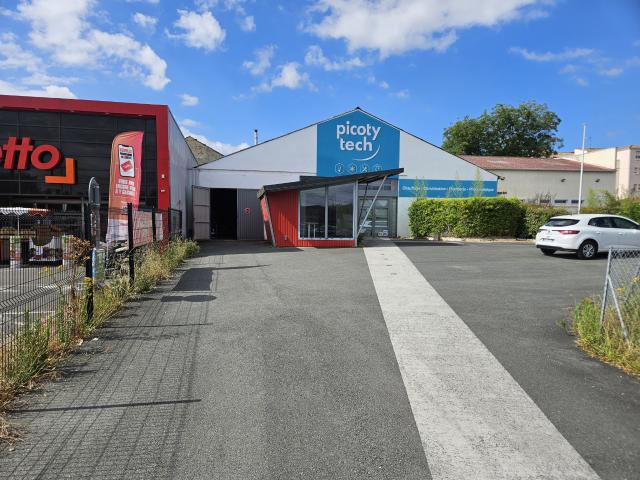LOCAL COMMERCIAL