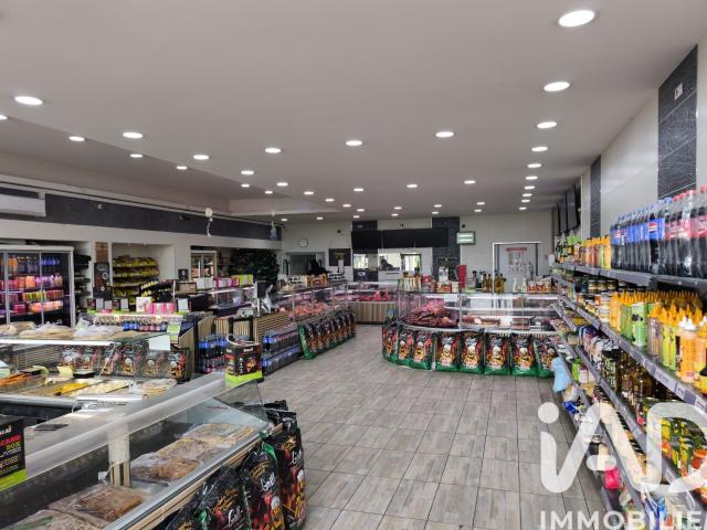 Local commercial 266 m²