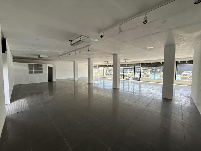 Local commercial 280 m2 à Fréjus