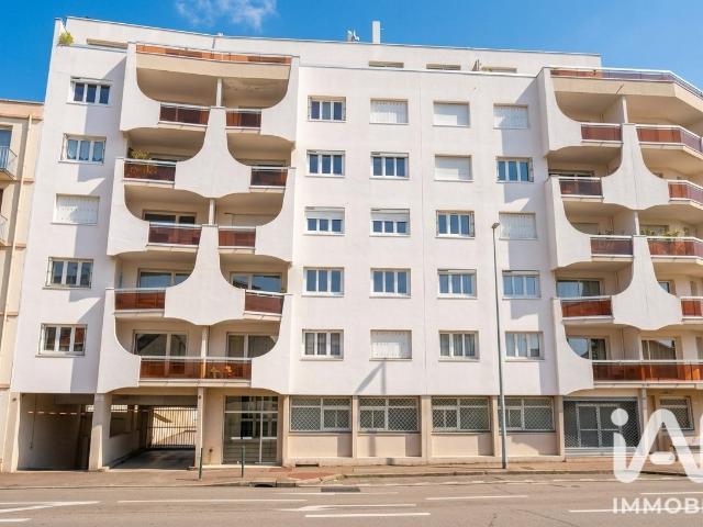Local commercial 299 m²