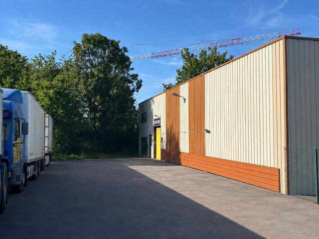 Local commercial 200 m²