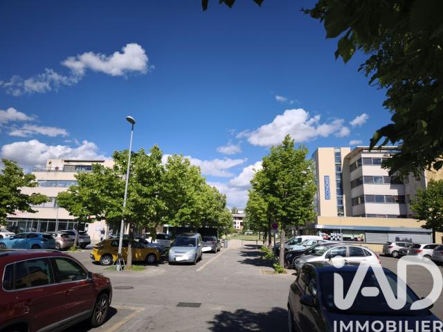 Local commercial 205 m²
