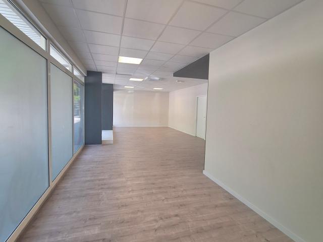 Local commercial 209 m²