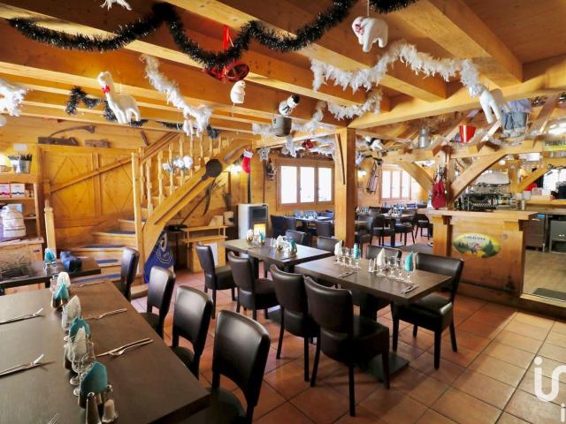 Local commercial 210 m²