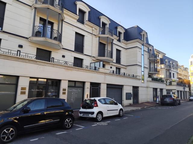 Local commercial 211m2 en RDC