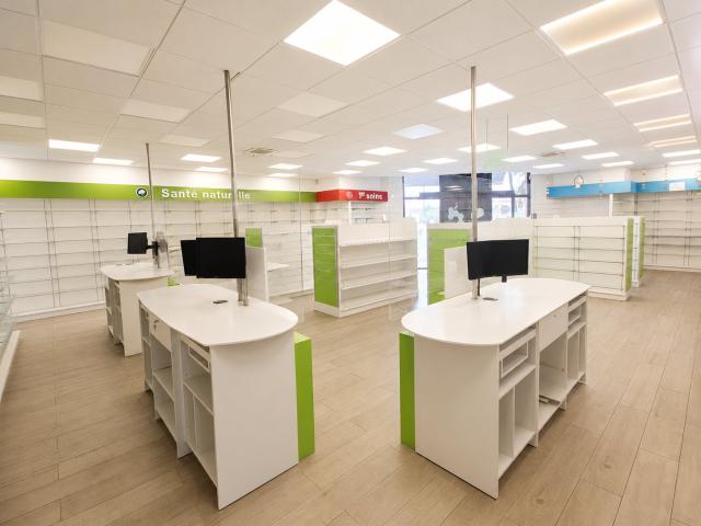 Local commercial 225 m2 avec vitrine Axe passant sortie de Pau