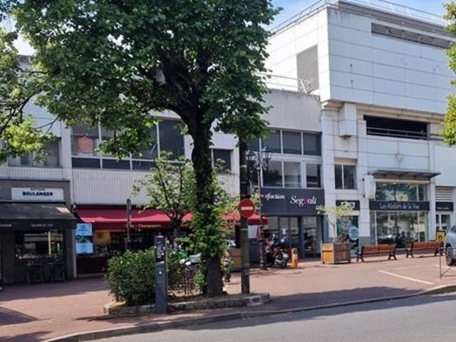 Local commercial 226 m²