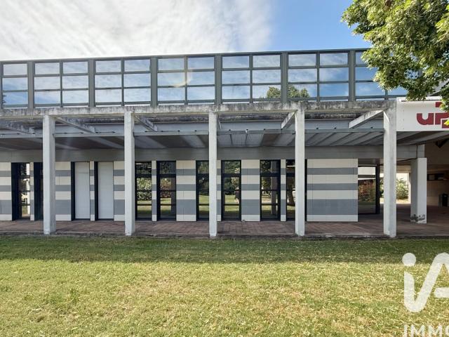 Local commercial 239 m²