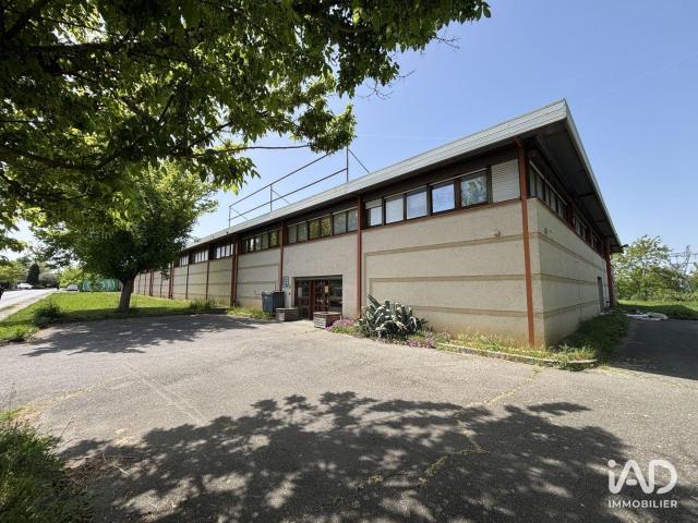 Local commercial 2 300 m²