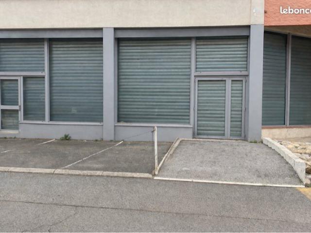 LOCAL COMMERCIAL 350m2 AUX TOURRADES 2957€ HT