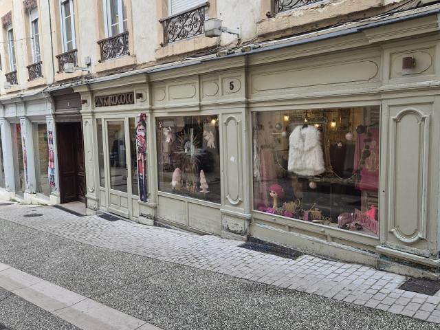 LOCAL COMMERCIAL 38200 VIENNE CENTRE VILLE À Louer: Local Commercial 89 m² À LOUER – LOCAL COMMERCIAL DE CHARME – CENTRE VILLE DE VIENNE 38200