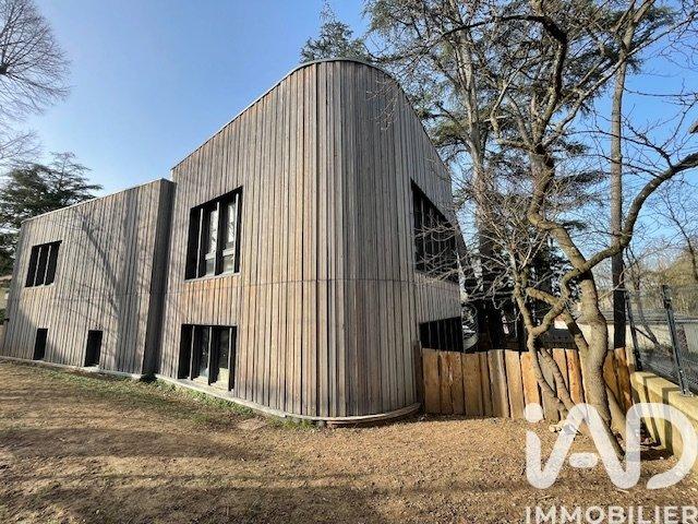 Local commercial 301 m²