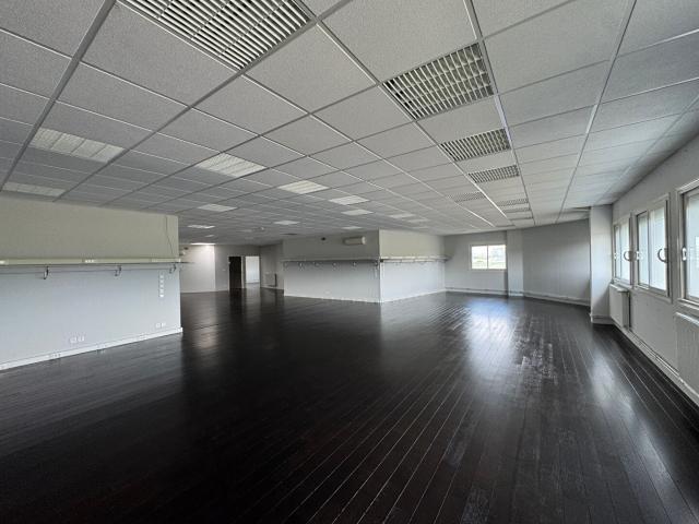 LOCAL COMMERCIAL 330 M2 ALBITECH