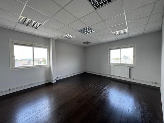 LOCAL COMMERCIAL 330 M2 ALBITECH