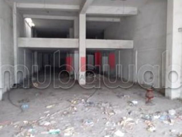LOCAL COMMERCIAL 443 m RDC 227 m en soupente Quartier les hopitaux