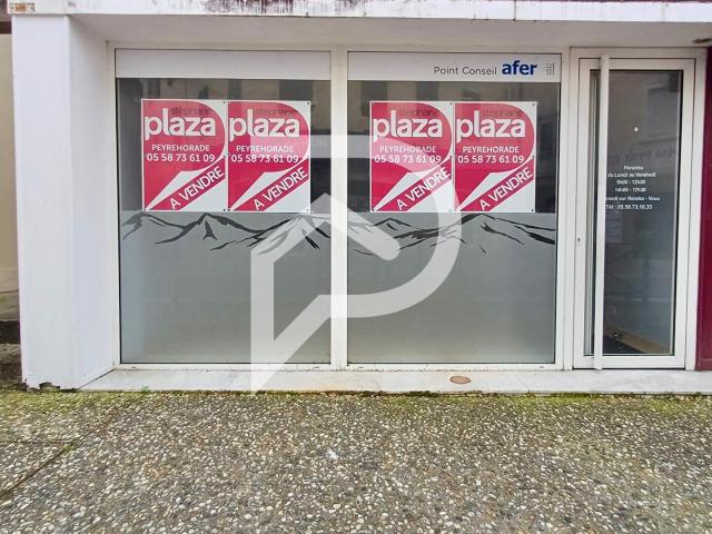 Local commercial 44 m² avec sous sol et cour 44m² Peyrehorade