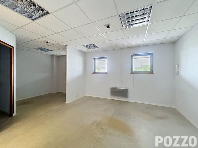 LOCAL COMMERCIAL 46m2 POLE DE LA SANTE