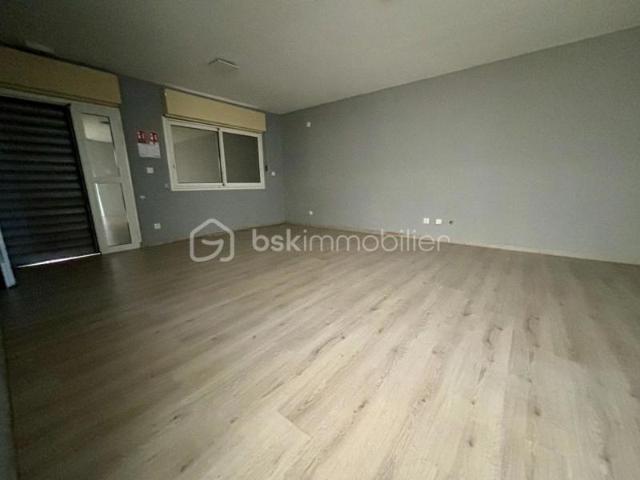 Local commercial 49,5 m² Sainte Suzanne Quartier Français