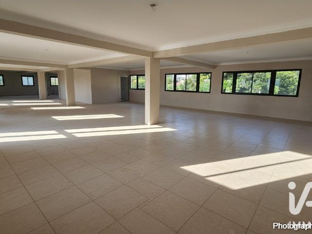 Local commercial 554 m²