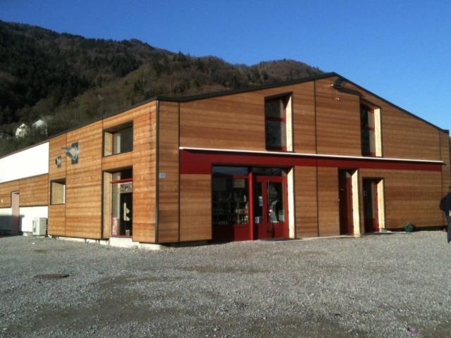 Local commercial 690m² Marnaz