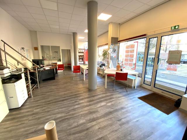 Local commercial 76,74 m² Vendu loué Mantes la Jolie