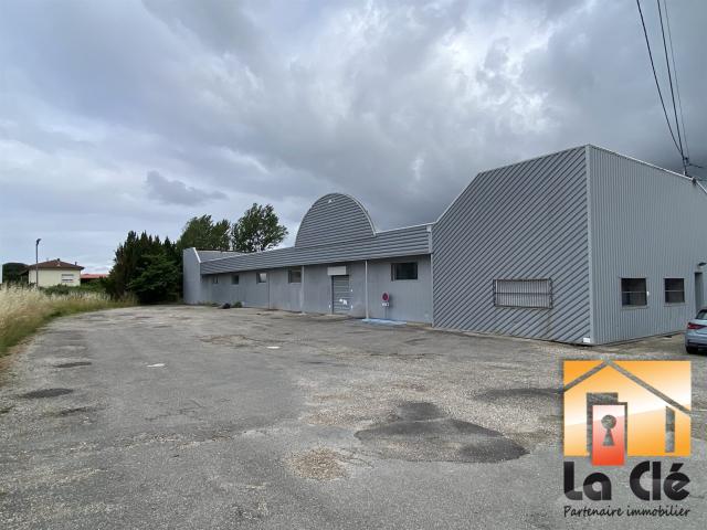 Local commercial 700m² Bon Encontre