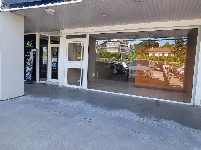 LOCAL COMMERCIAL 70 M2 + 30 M2 MEZZANINE ST JEAN DE LUZ ESPACE ESKUALDUNA