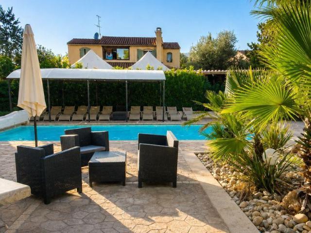 Local commercial 880 m²