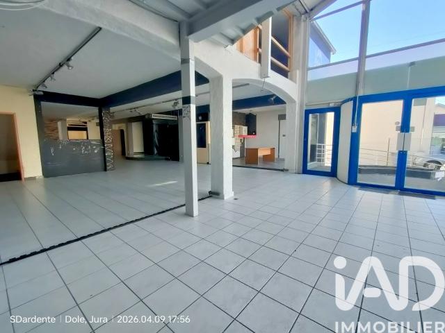 Local commercial 830 m²