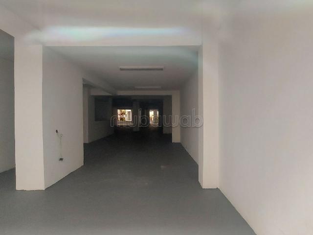 Local commercial 977 m² triangle d'or Max Mara