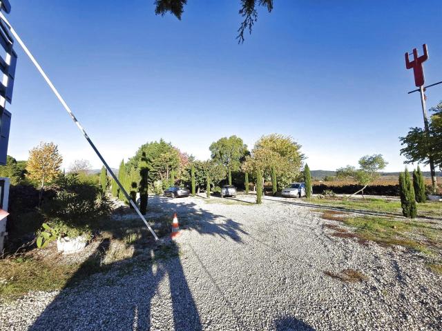Local commercial 90 m2 terrain 2000 m2 avec villa jumelée 66. 66m² Le Bosc
