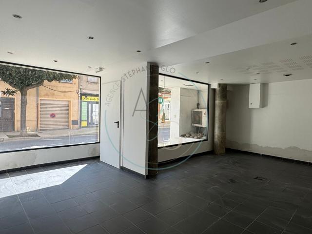 Local commercial 90,23 m² ? Centre ville de Cogolin 90m² Cogolin
