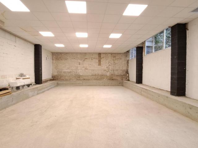 Local atypique commercial/artisanal brut de 126 m2 à Malakoff/limite Paris