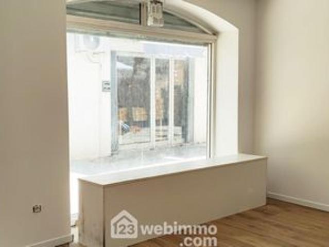 Local commercial/Boutique 67 m2 stes maries de la mer