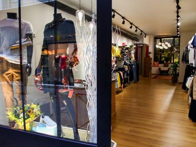 Local commercial/Boutique 74 m2 foix