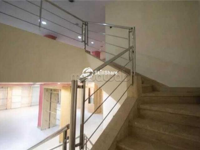 Local commercial/magasin 411 m² à louer –Fort potentiel