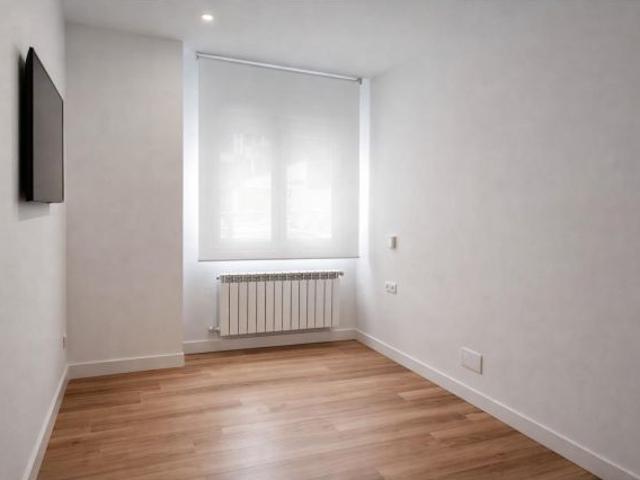 Local convertido en 2 apartamentos totalmente reformados con licencia hostelera en Canalejas