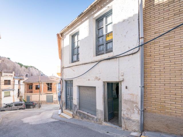 Local con acceso a dos calles y posibilidad de división en dos zona independientes