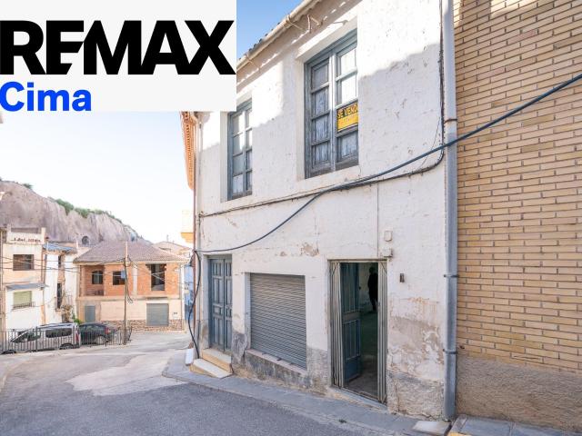 Local con acceso a dos calles y posibilidad de división en dos zona independientes