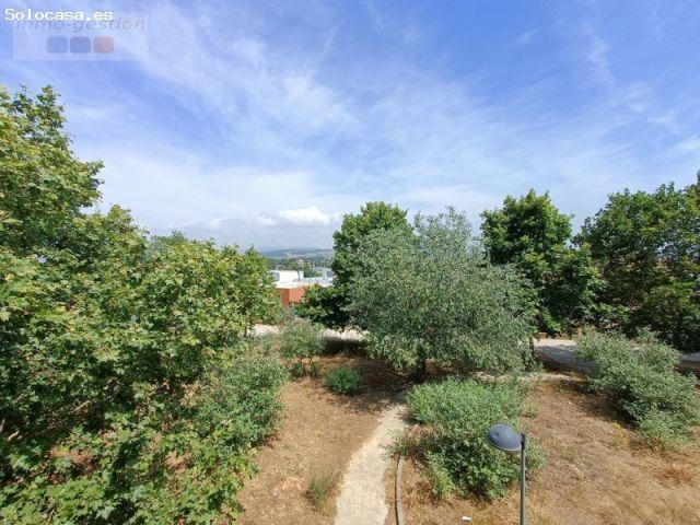 Local con gran terraza y 2 plazas de garaje junto a la A 7 en Algeciras