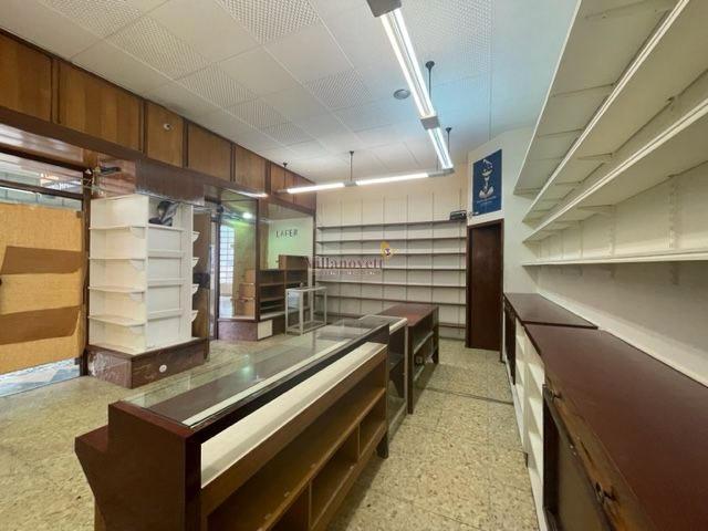 LOCAL CON ESCAPARATE, EN LAS GALERIAS DEL CALVARIO