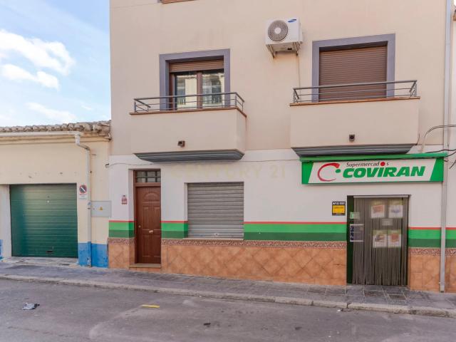 LOCAL CON SUPERMERCADO POSIBILIDAD VIVIENDA SUPERIOR