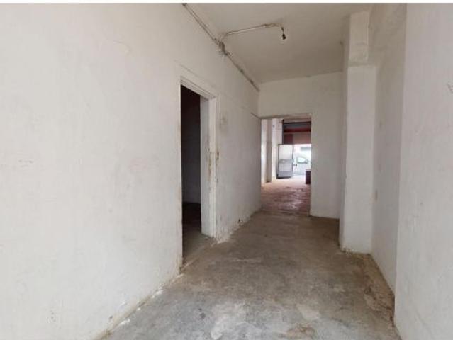 Local con potencial de transformación residencial en el barrio de La Almozara
