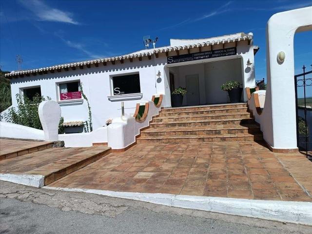 Local con una superficie de 586,24 m² ubicado en la localidad de Pego